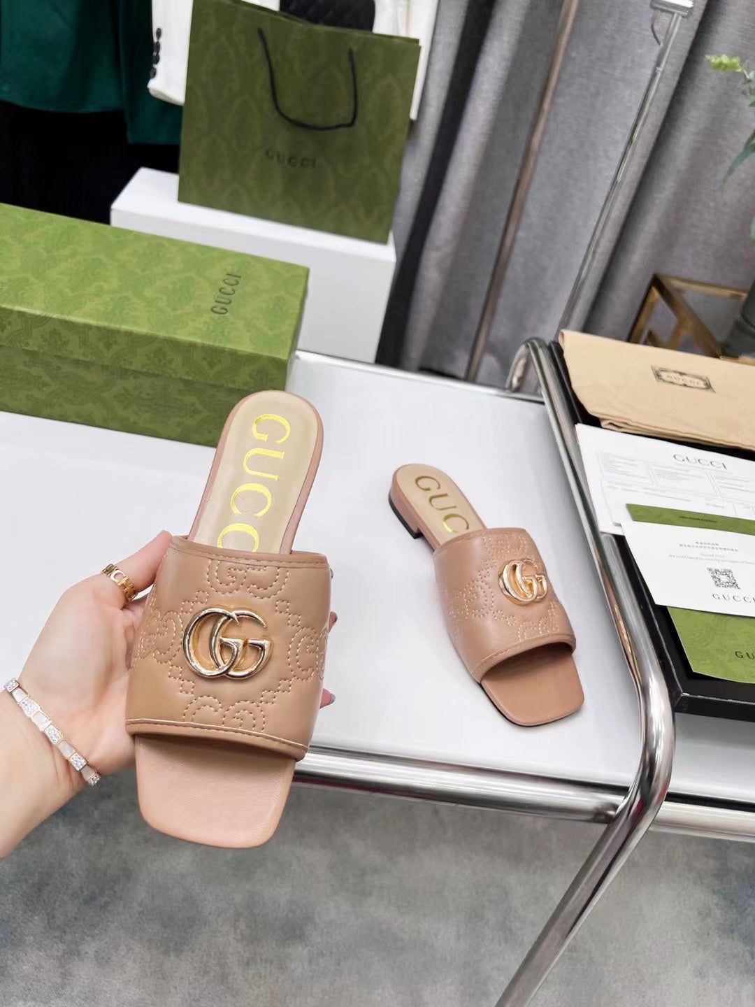 Z2X66B49 Popular high-quality leather slippers
