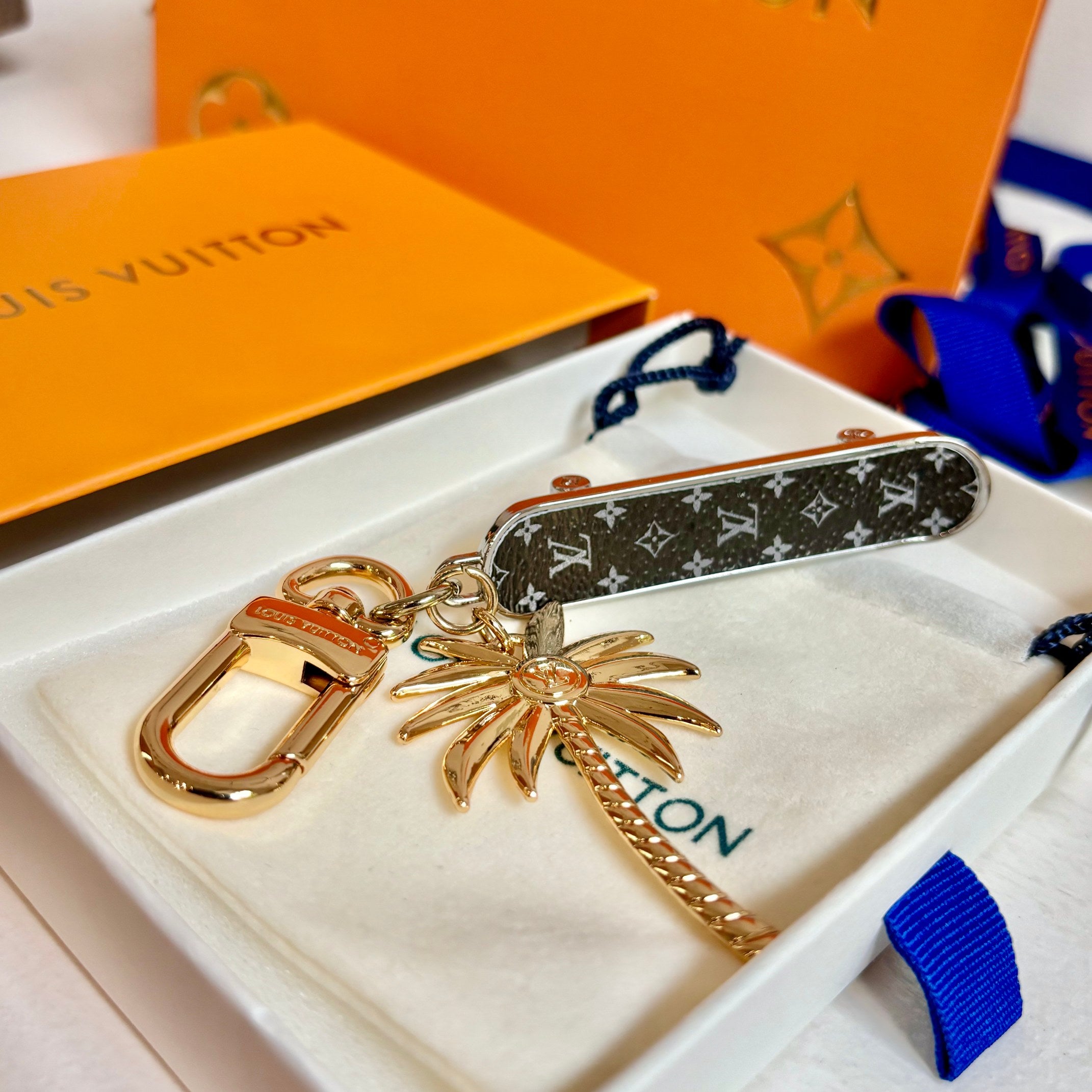 35QE11A Popular bag 's charms accessories