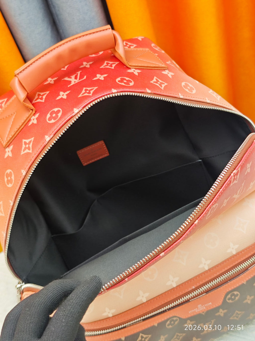 136PE18B Popular leather bag