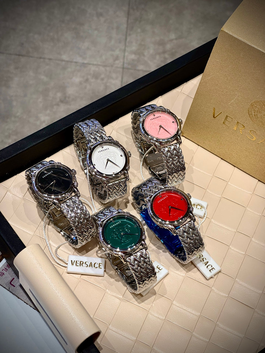 136RV76L Popular Watches