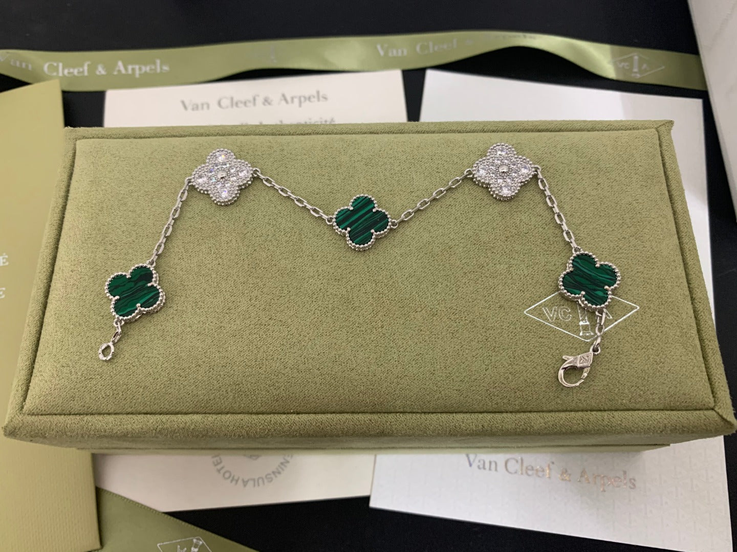 5XVA179K  Popular bracelets 5 flowers normal size1.5cm flower