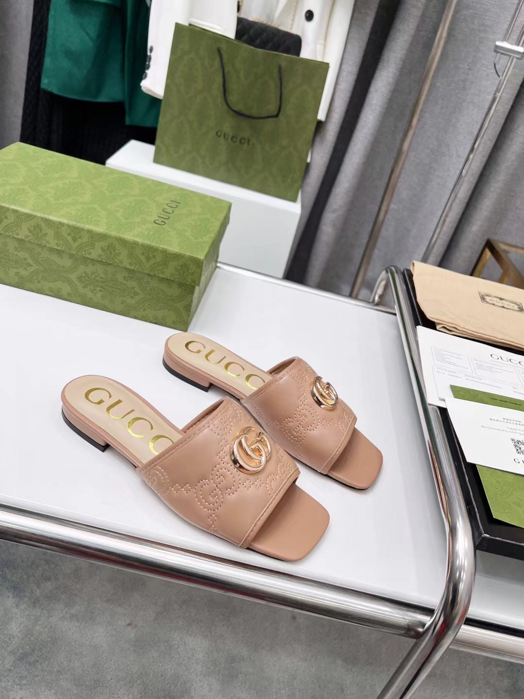 Z2X66B49 Popular high-quality leather slippers