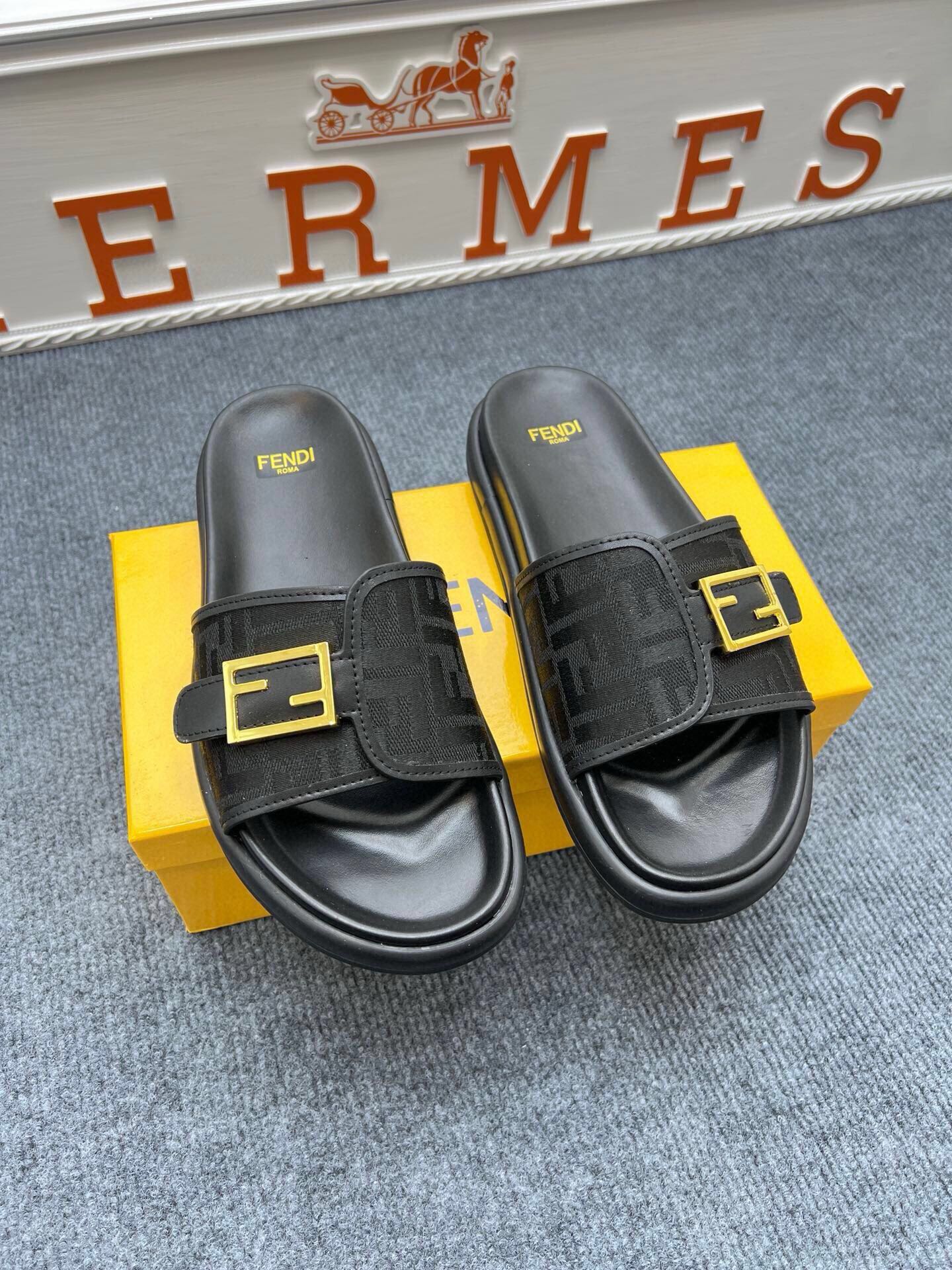 54F37Z Popular slippers