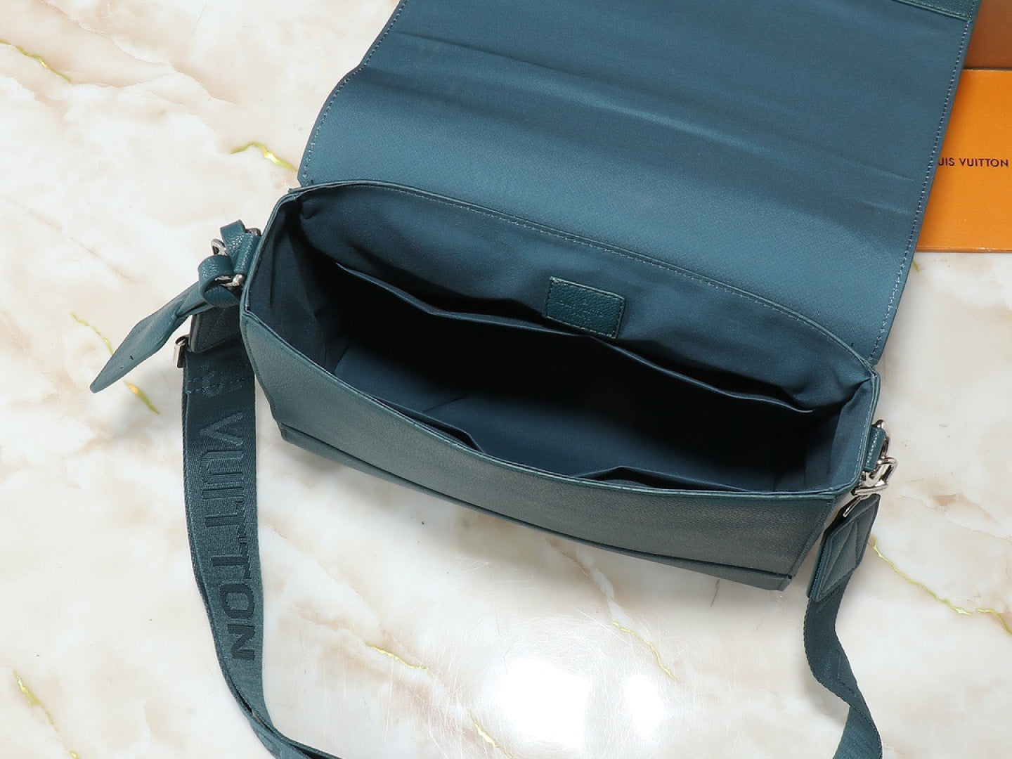 136PE78B Popular leather bag