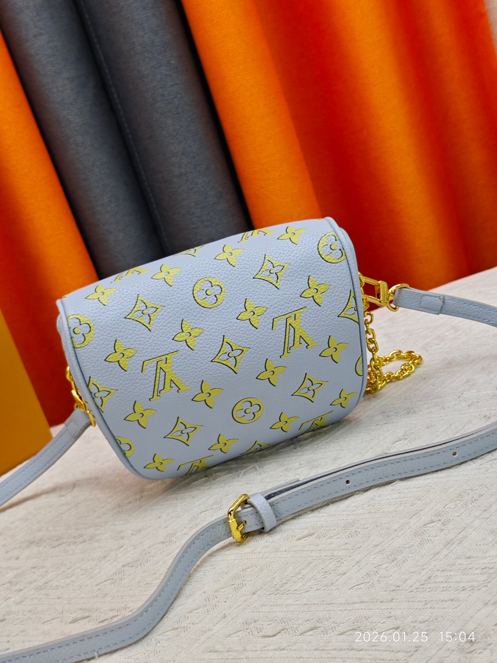 146PE76B Popular leather bag