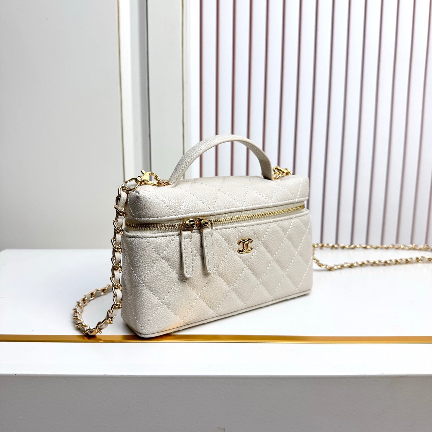 B1X66C19  Popular leather bag