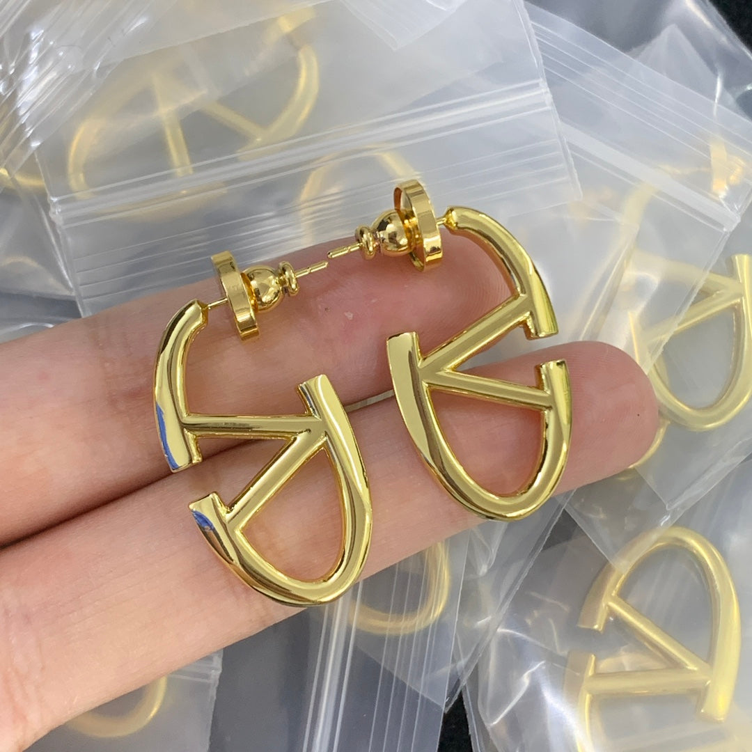 84VL37E Popular Earrings