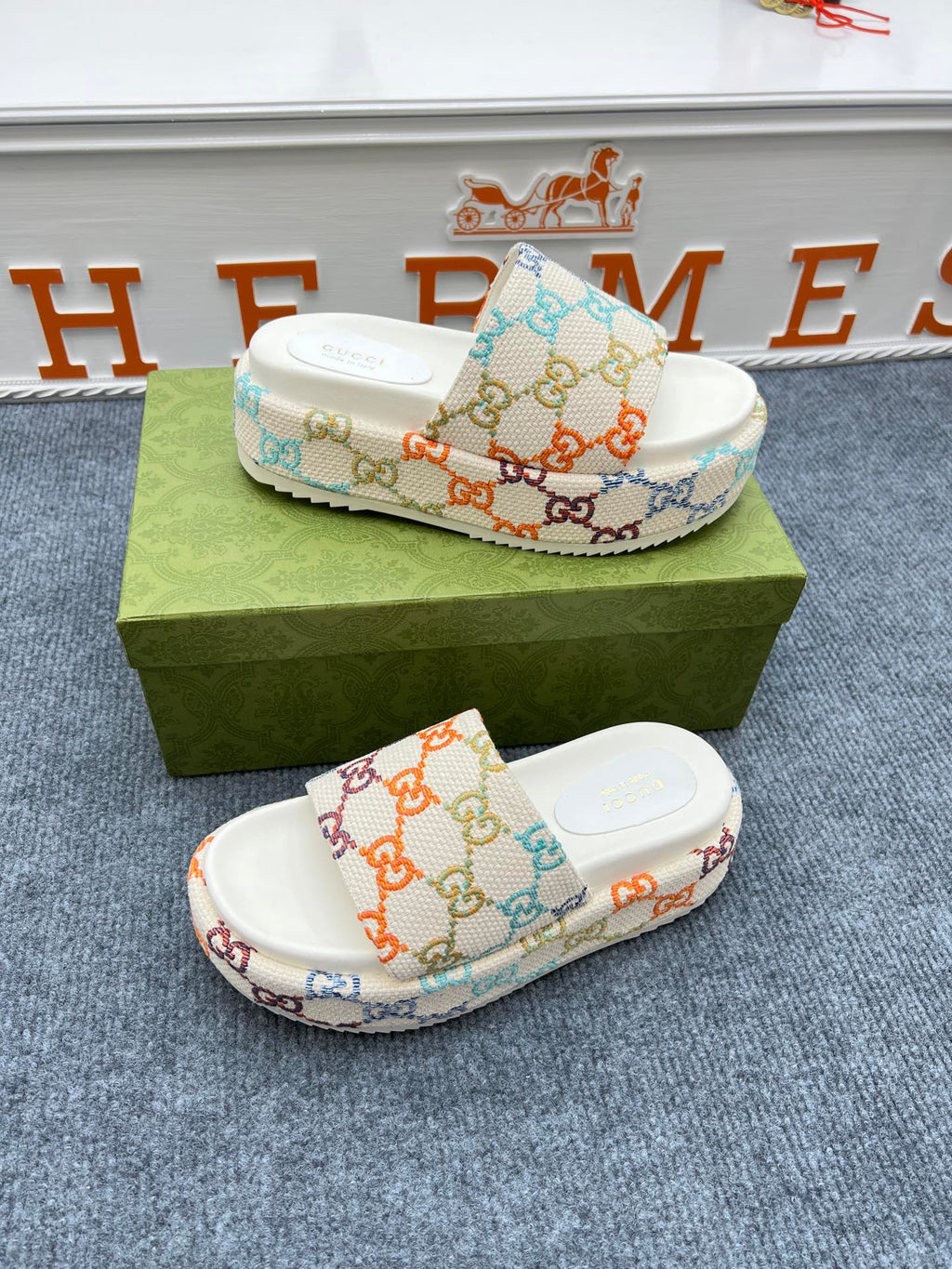 5YB72Z Popular leather sandals