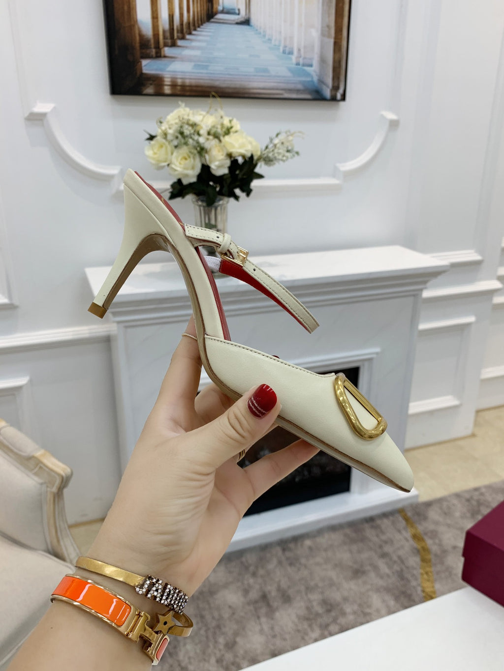 2YVL28Z Popular leather  High heels