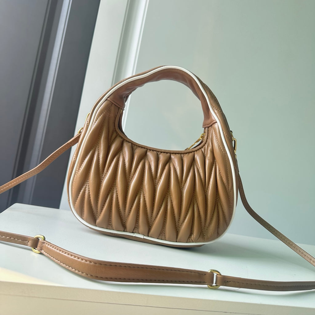 B1P46A118 Popular leather bag
