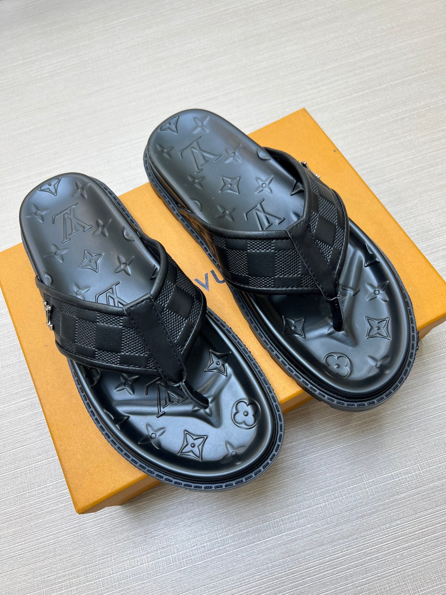 535ZE303Z Popular Slippers