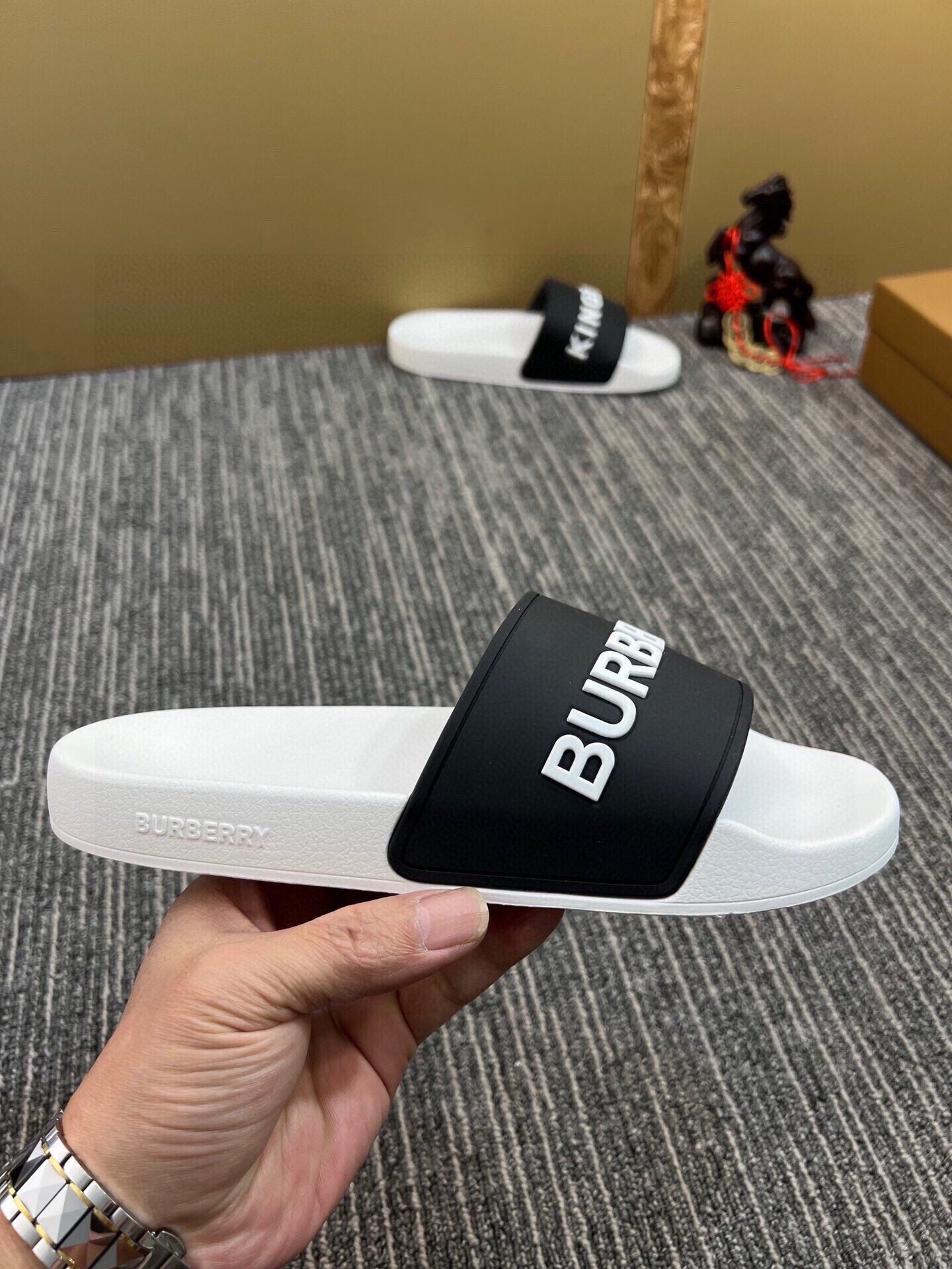 535ZR256Z Popular Slippers