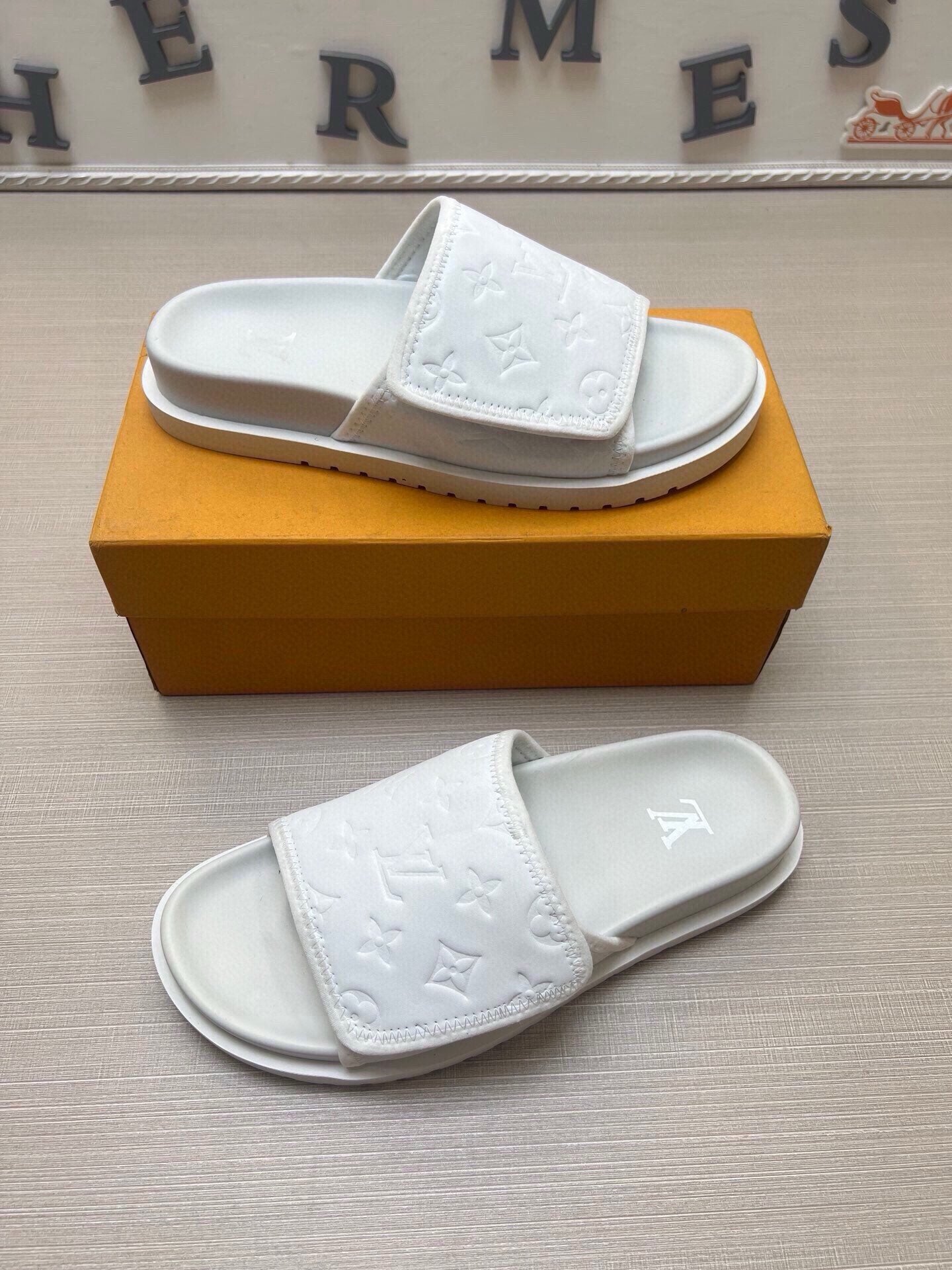 5LE210Z Popular Slippers