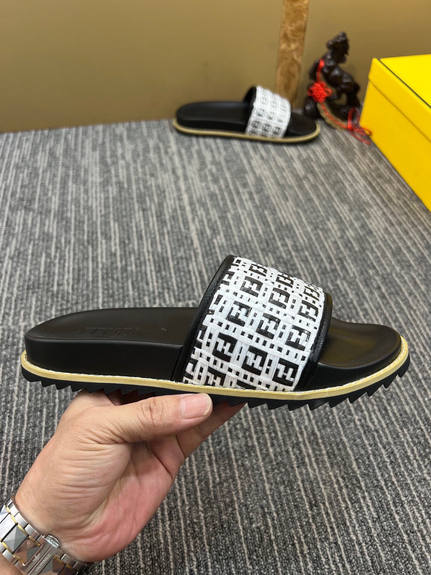 5XF104Z Popular Slippers