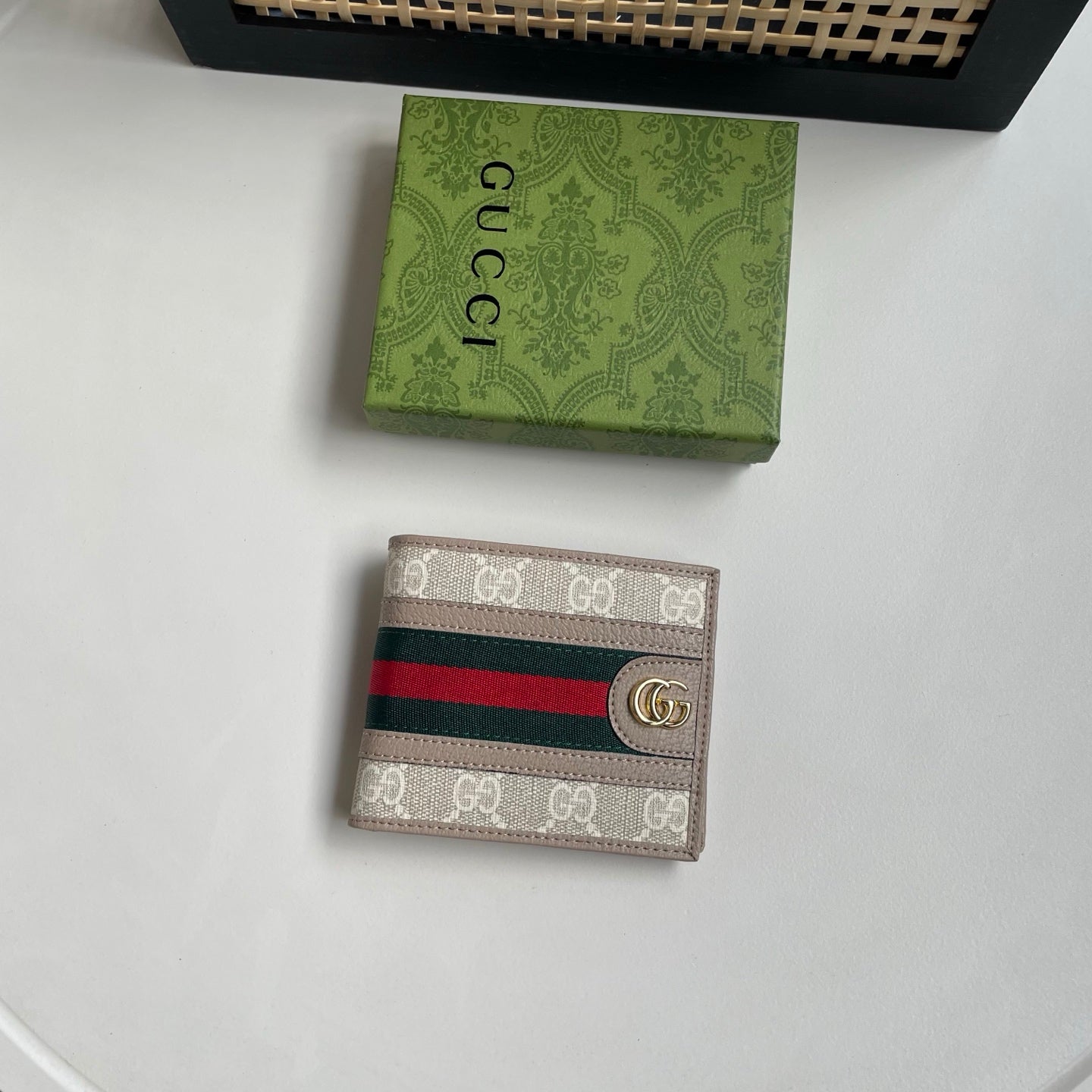B1X46B7 Popular leather wallets ( with full packaging )