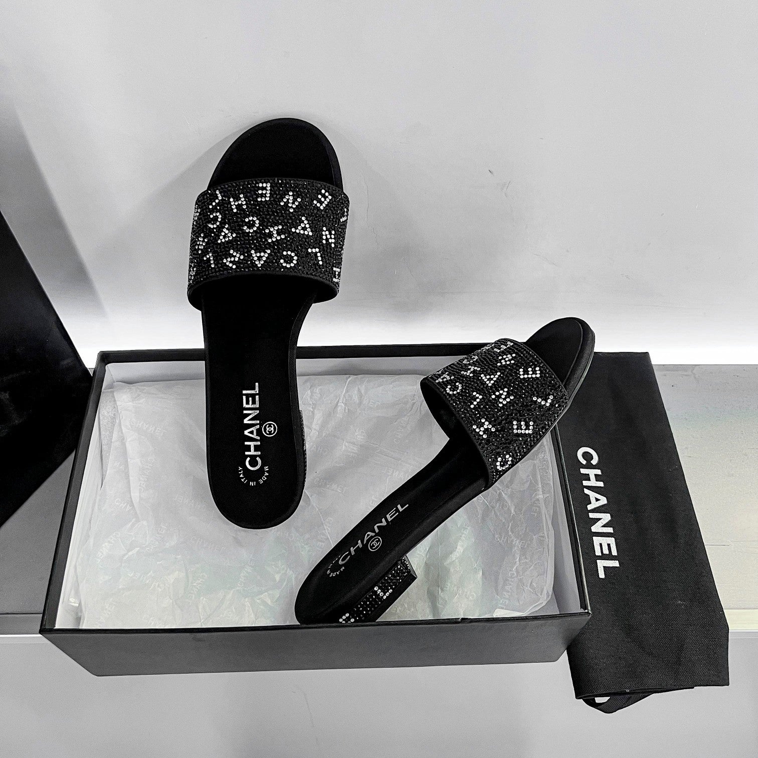 14C57Z Popular sandals