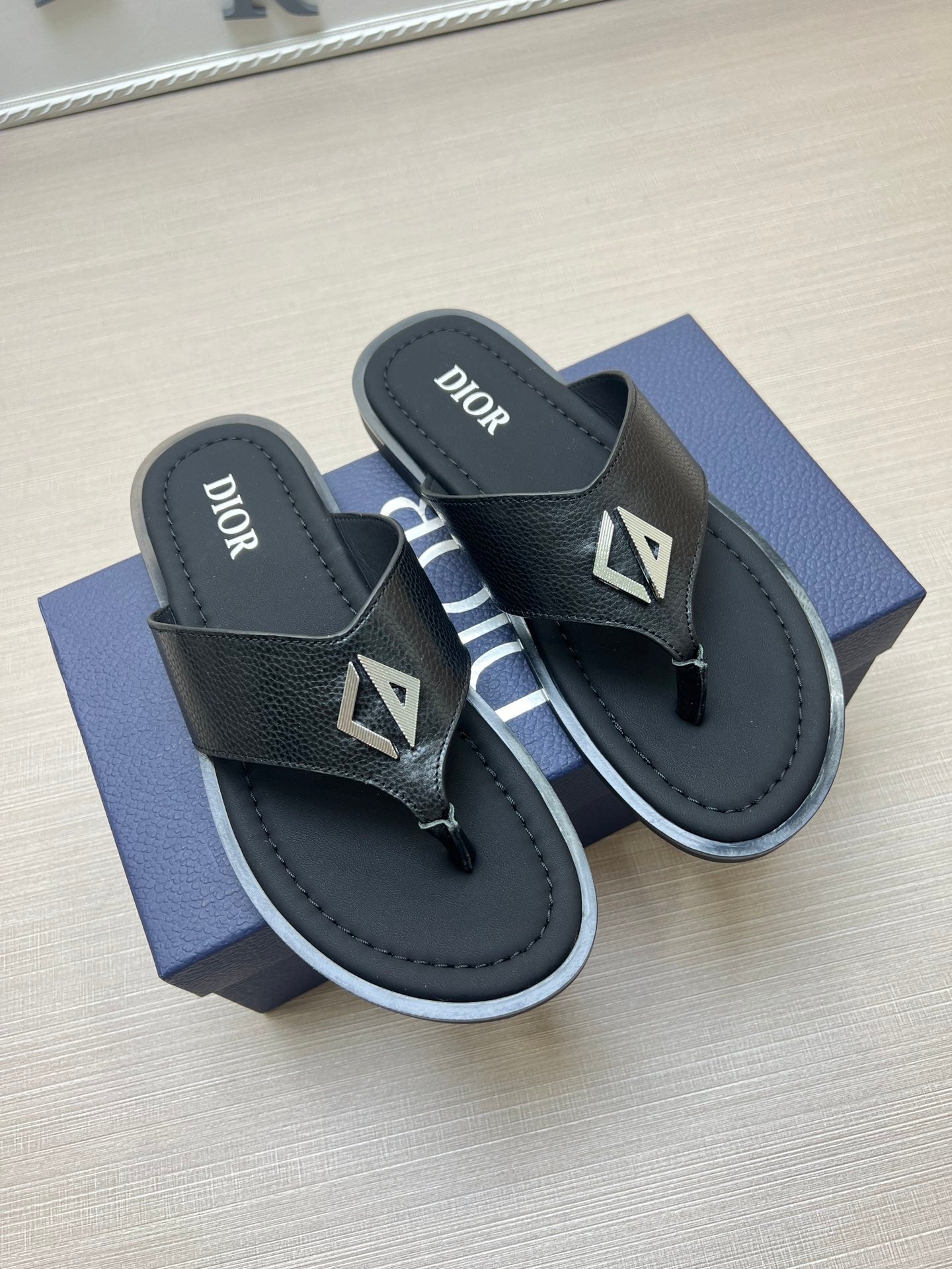 54D77Z Popular  slippers