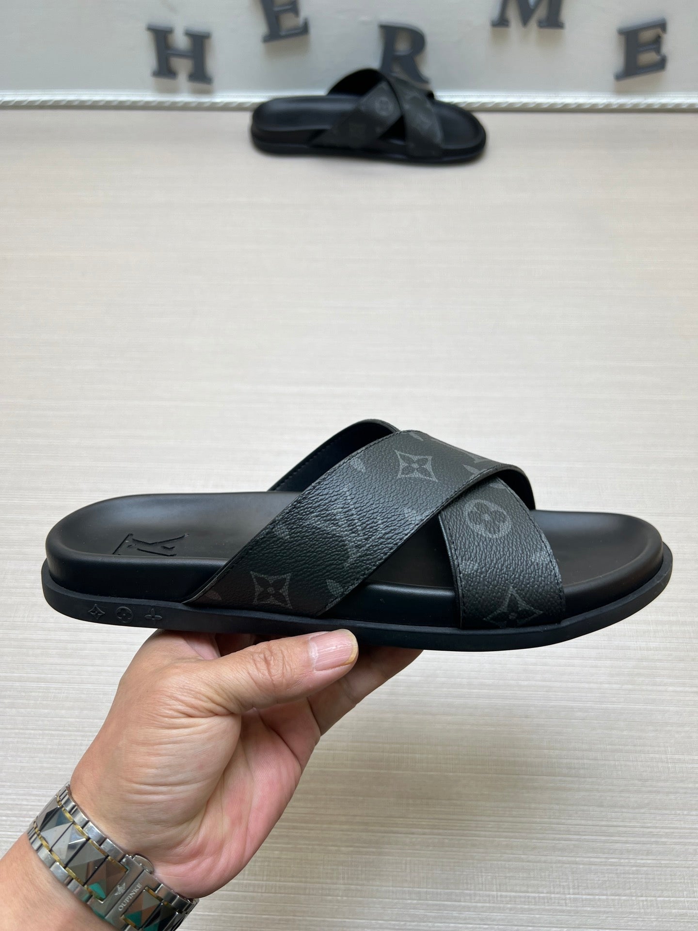 54E56Z Popular slippers