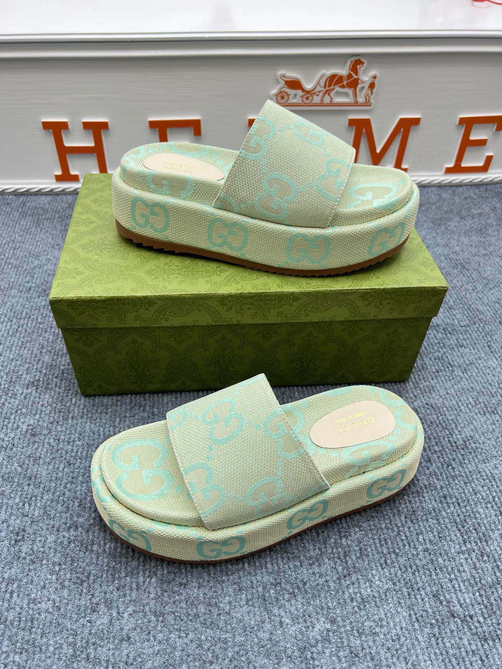 54B122Z Popular slippers  Sole thickness 5.5cm
