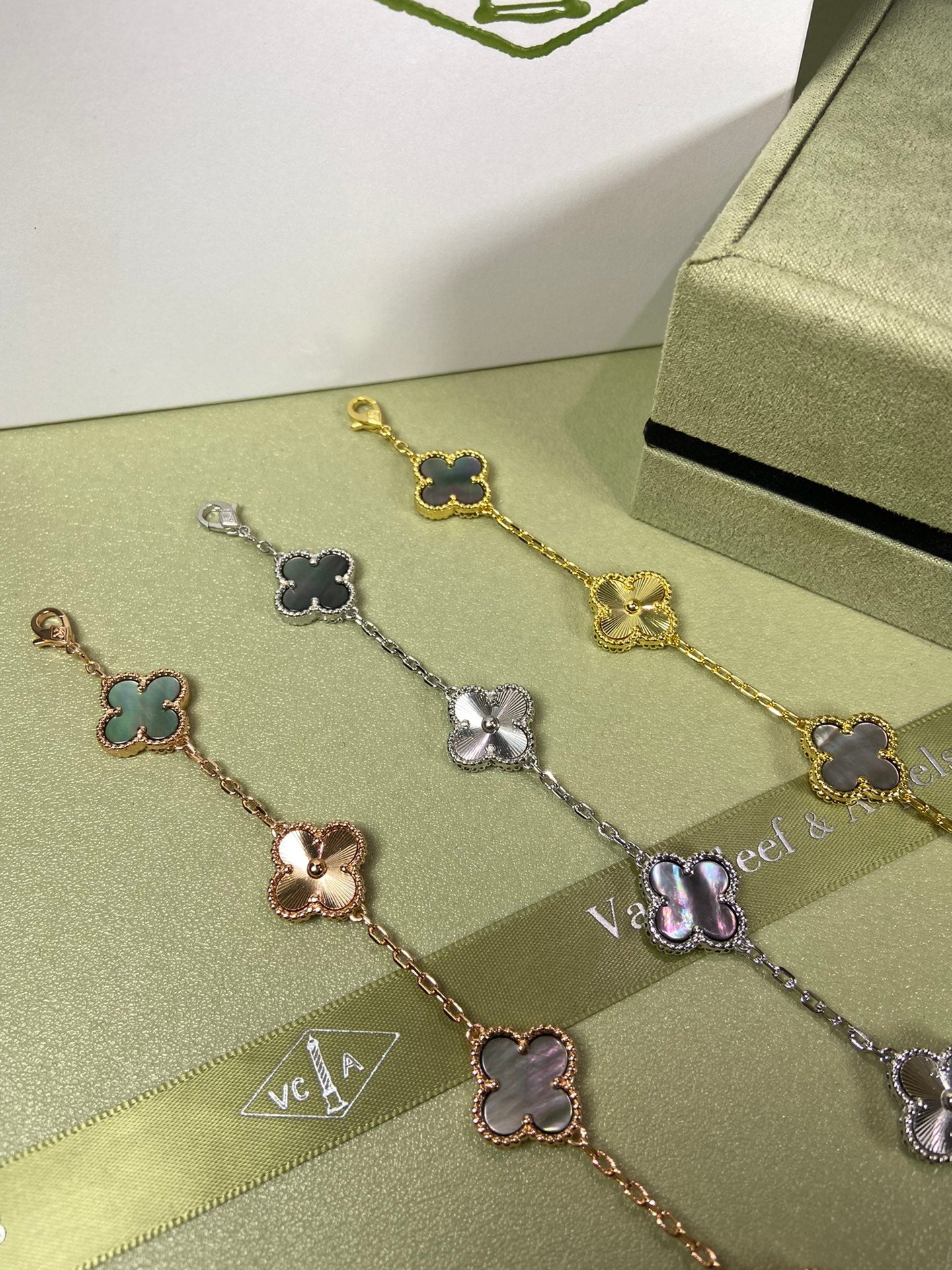 5XVA181K  Popular bracelets  5 flowers normal size1.5cm flower