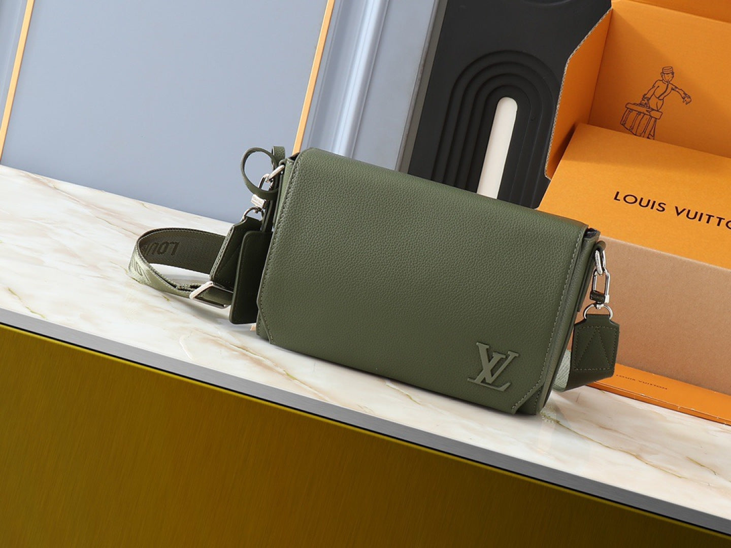 136PE77B Popular leather bag