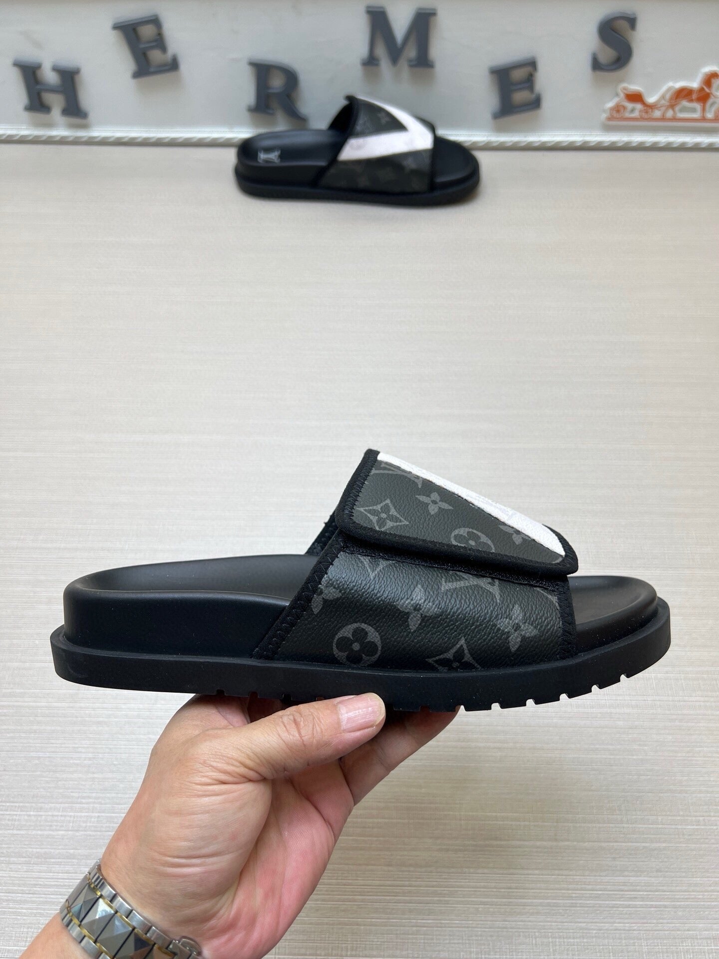 5WE251Z Popular Slippers