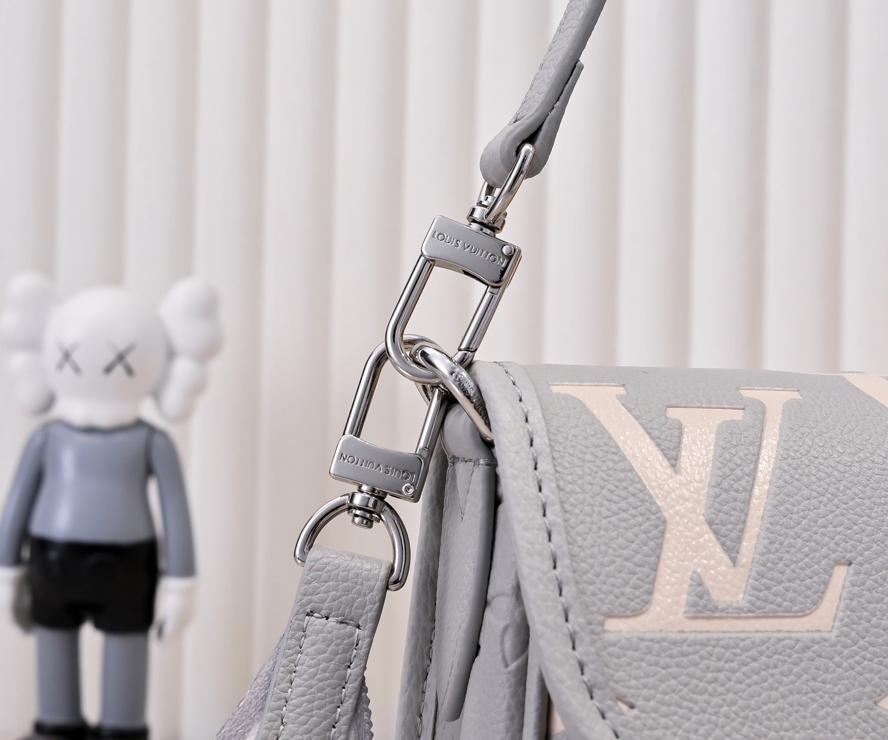 136PE42B Popular leather bag