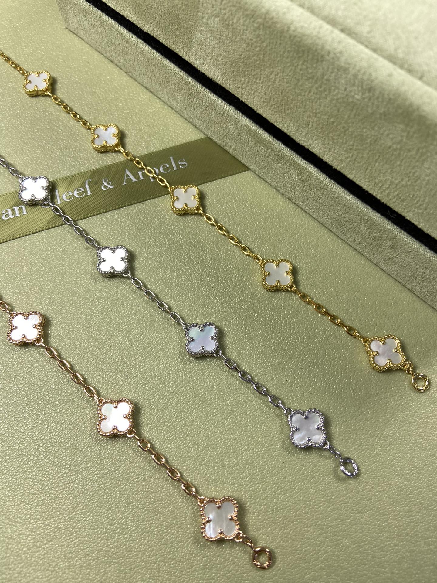 5XVA183K  Popular bracelets 6 flowers mini size 0.9cm flower