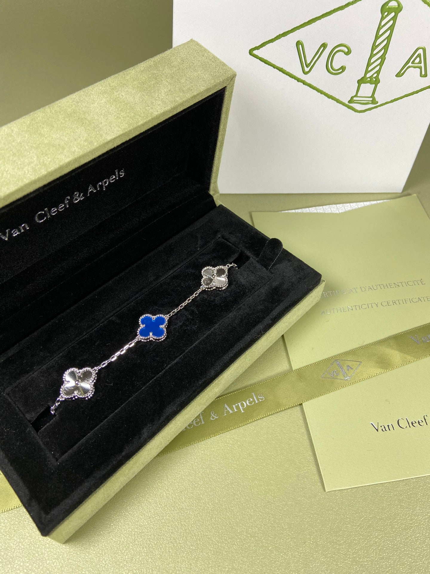 5XVA181K  Popular bracelets  5 flowers normal size1.5cm flower