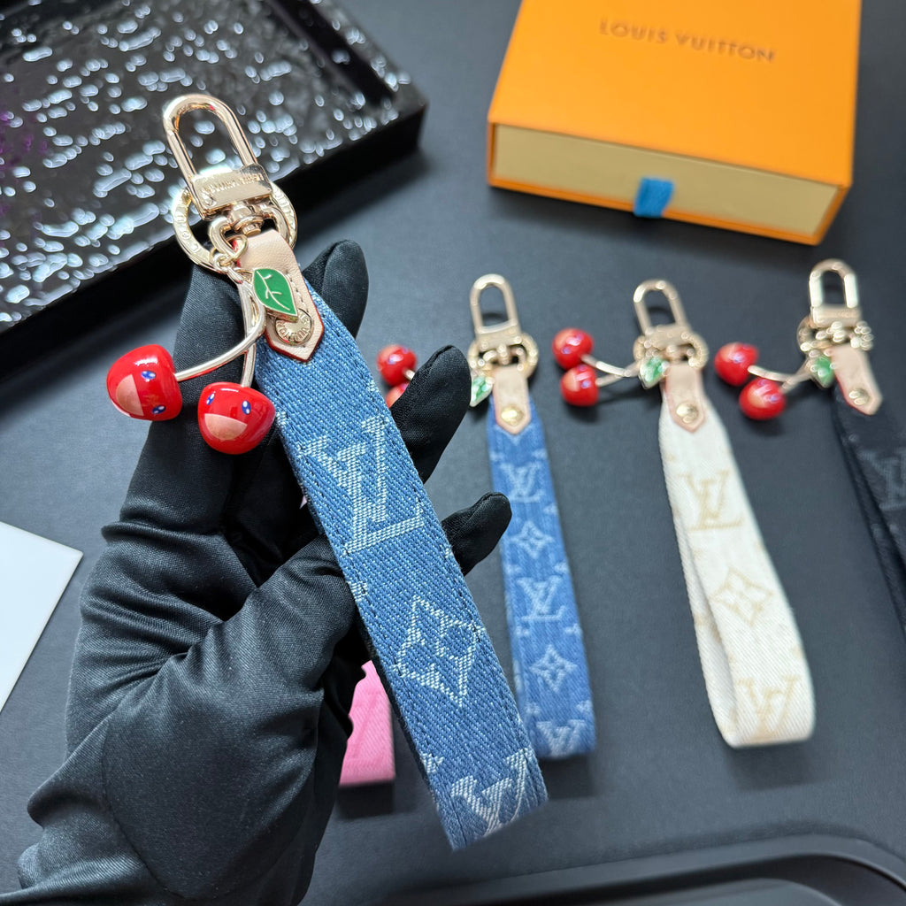 35QE4A Popular bag 's charms accessories