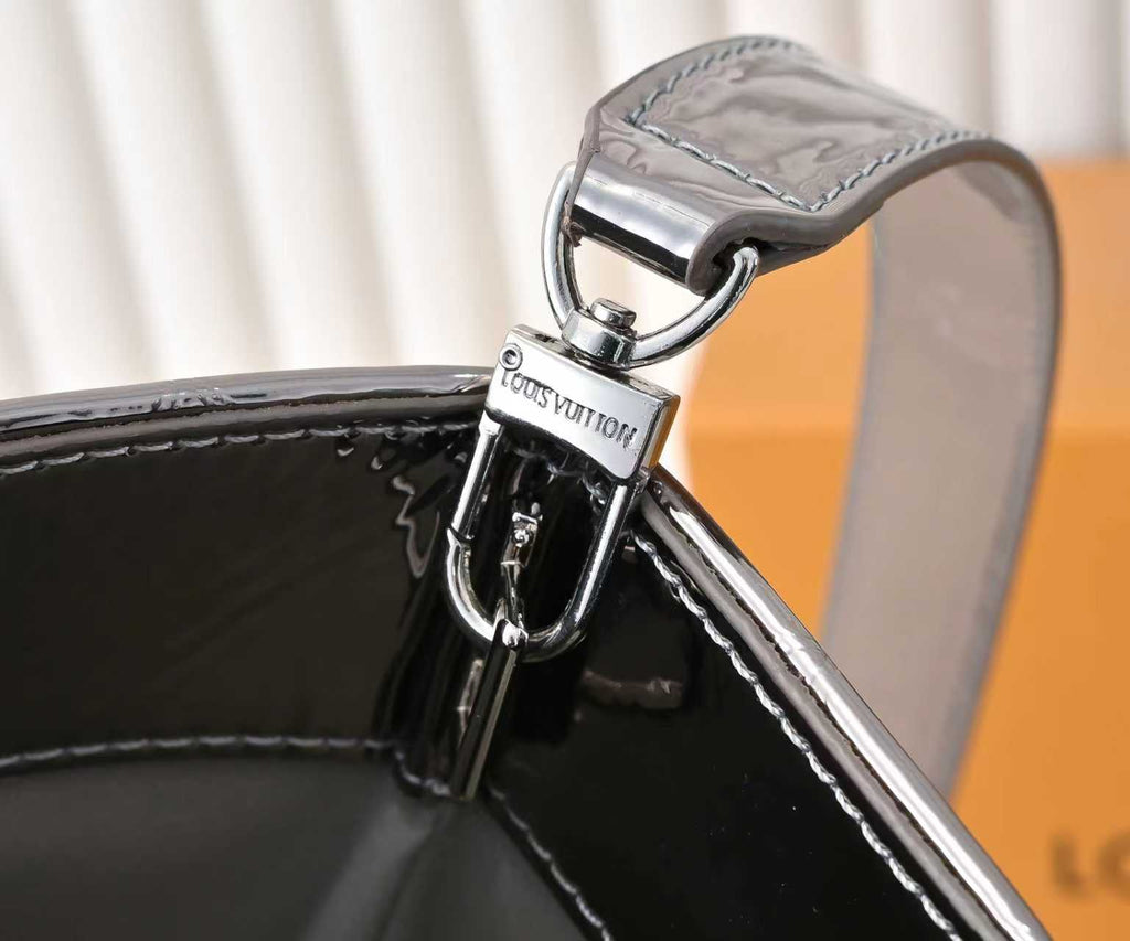 146PE82B Popular leather bag