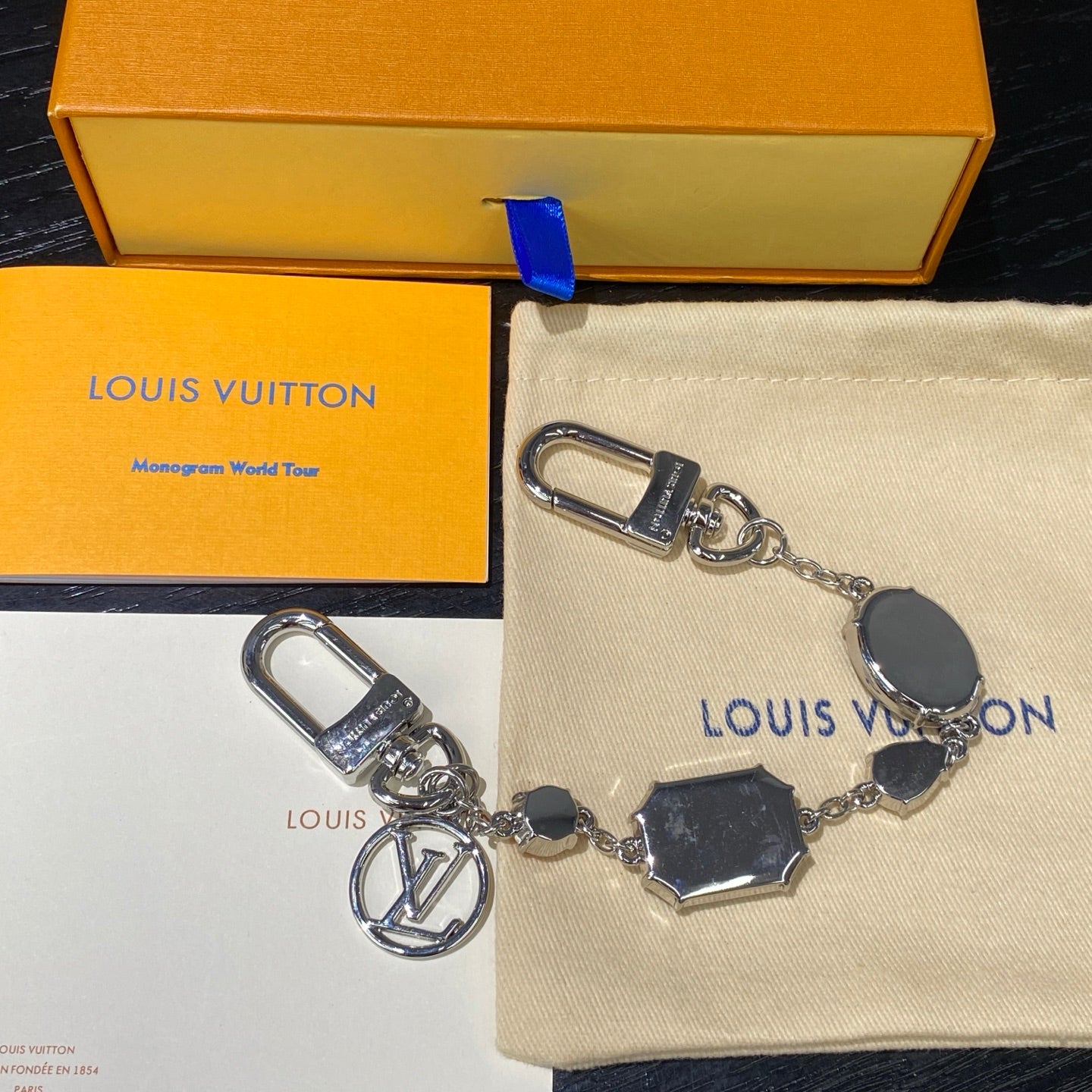35QE28A Popular bag 's charms accessories
