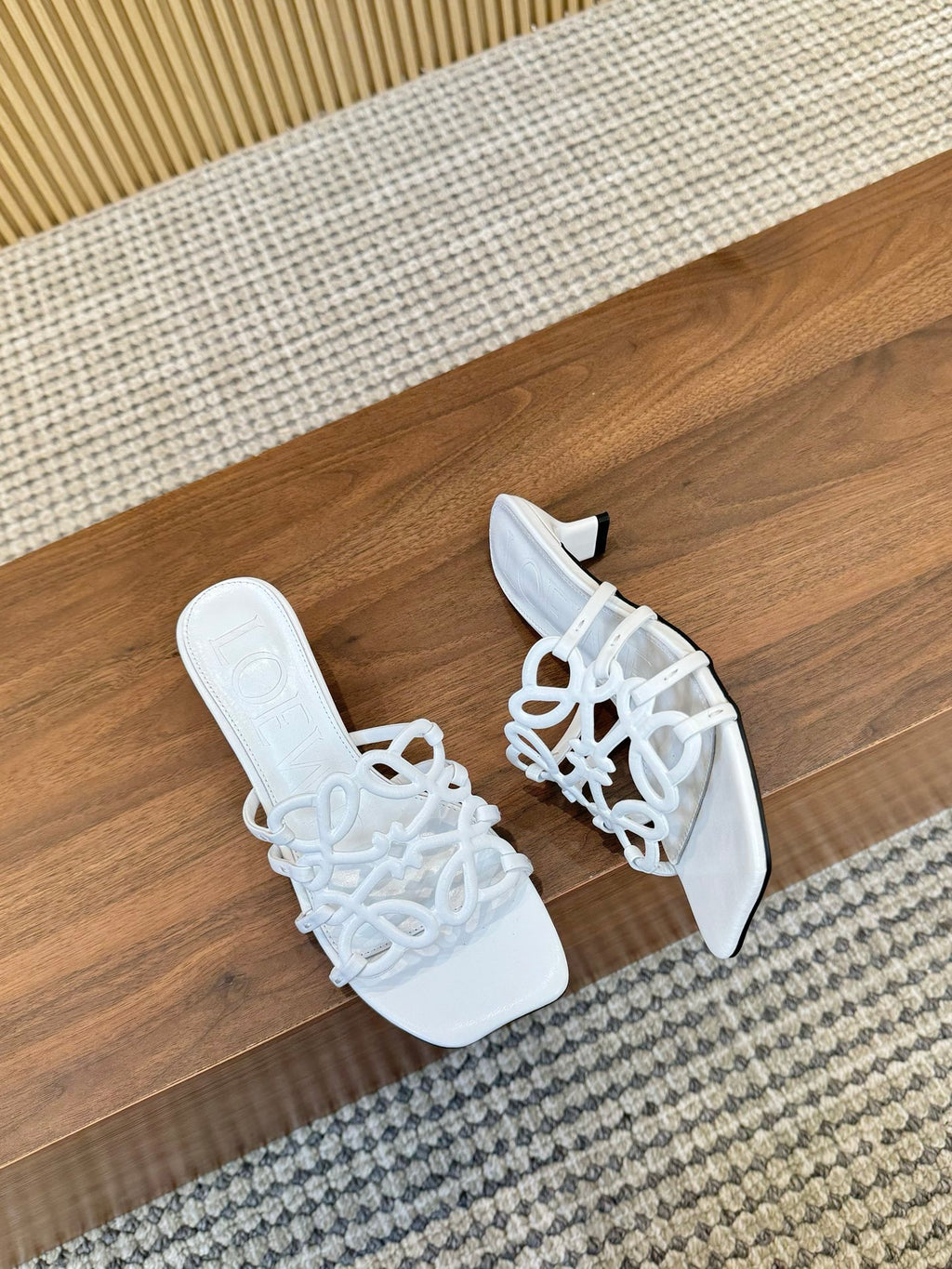 255QA33Z Popular  leather Slippers
