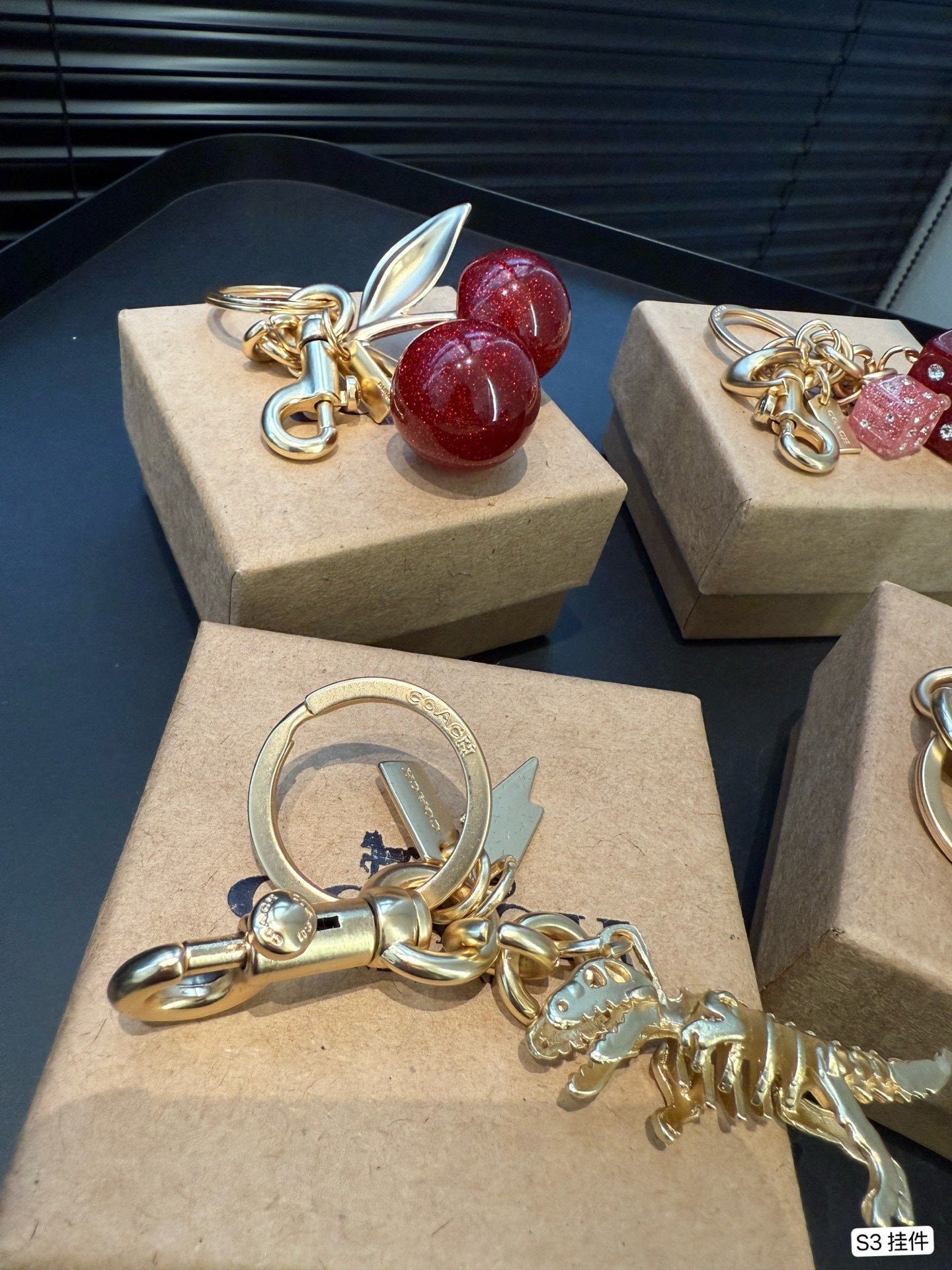 35ZB40A Popular bag 's charms accessories