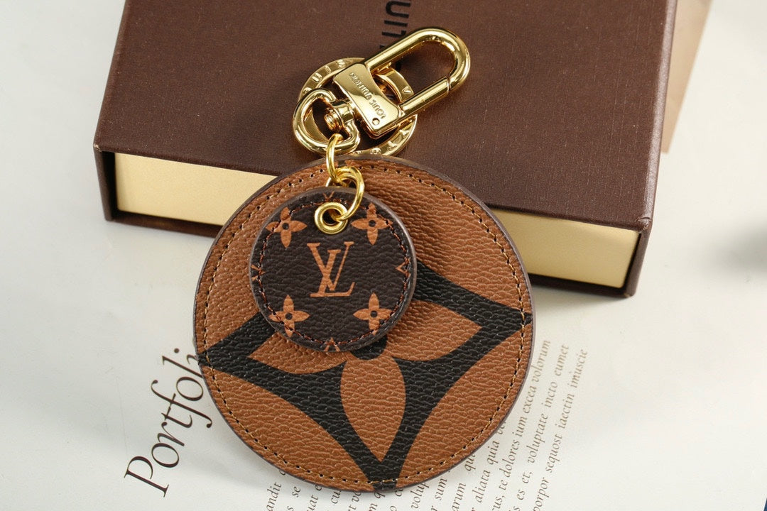 35QE7A Popular bag 's charms accessories