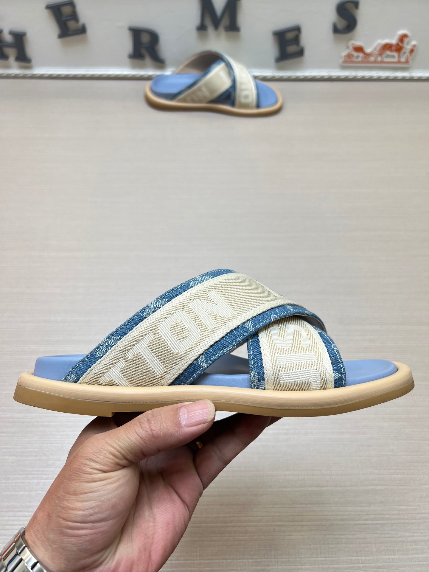 535ZE272Z Popular Slippers