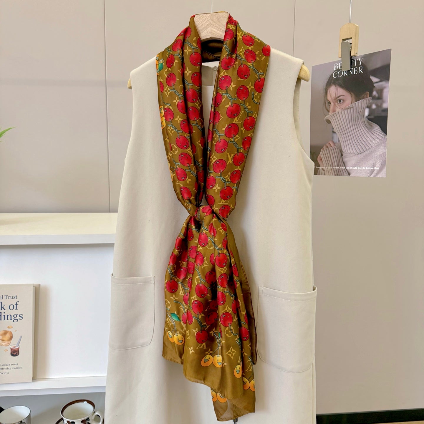 135ZE199W  Popular Silk Scarve