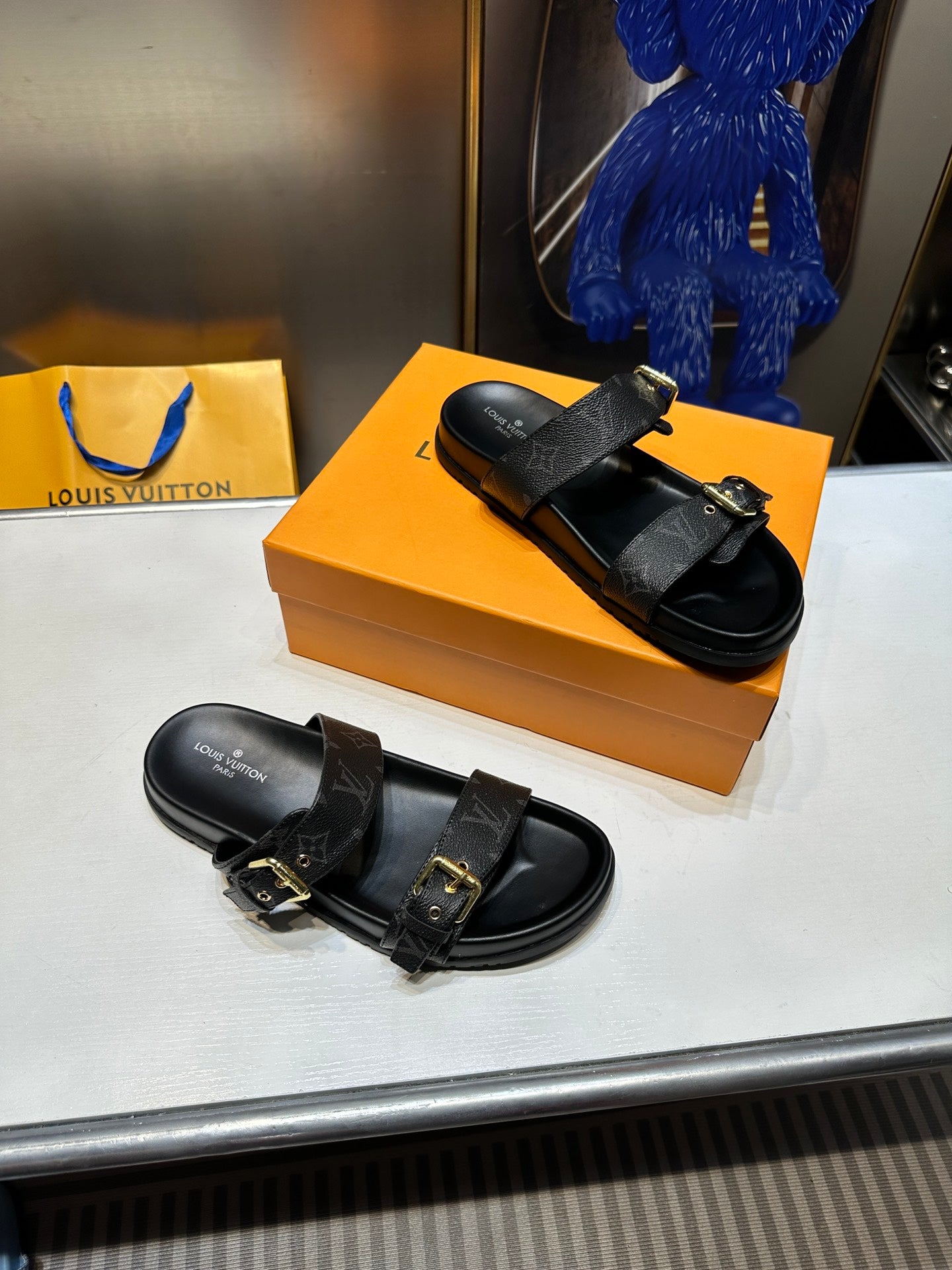 14E10Z Popular sandals