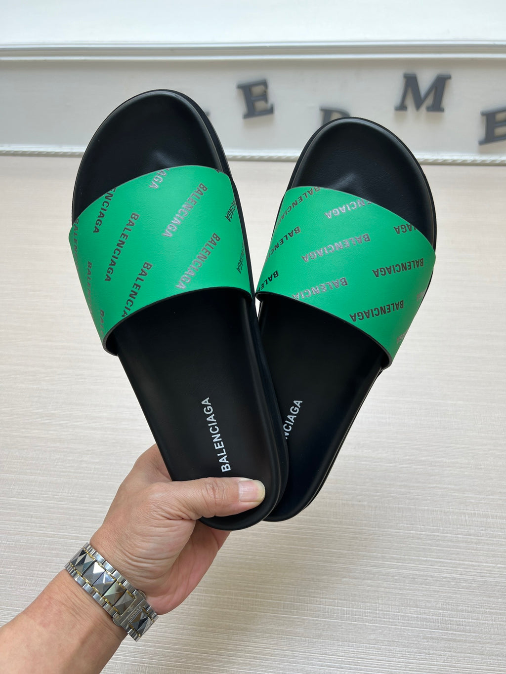 54J99Z Popular slippers