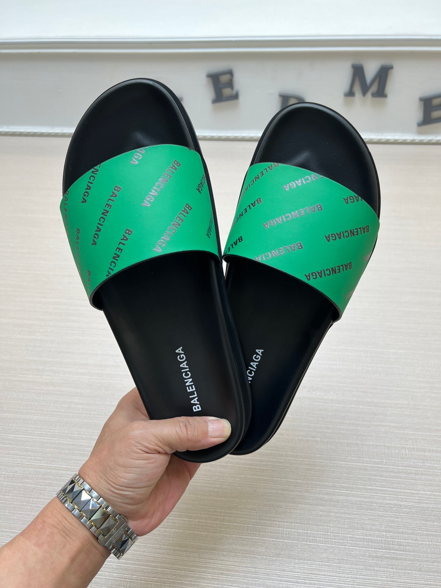 54J99Z Popular slippers