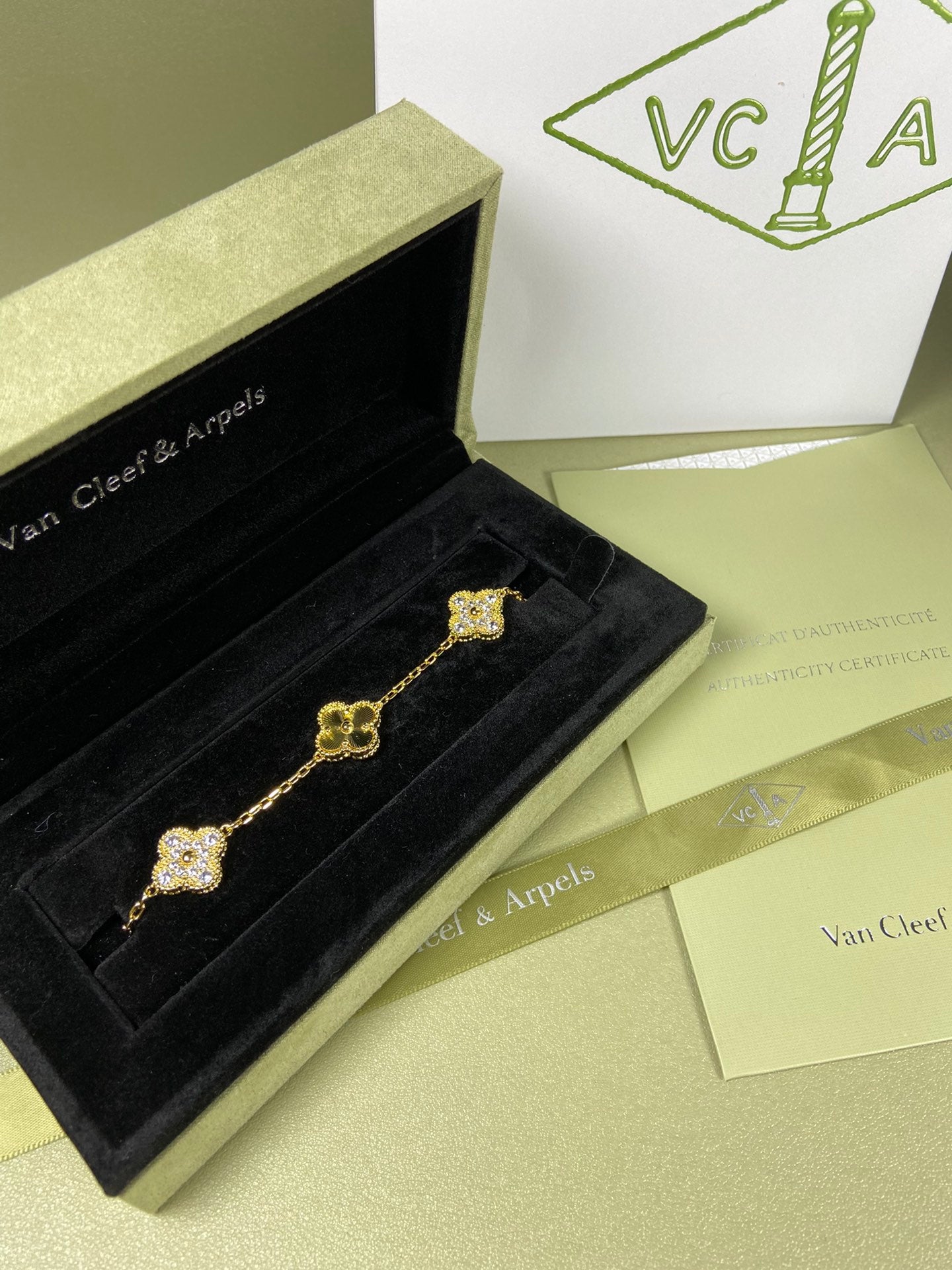 5XVA181K  Popular bracelets  5 flowers normal size1.5cm flower