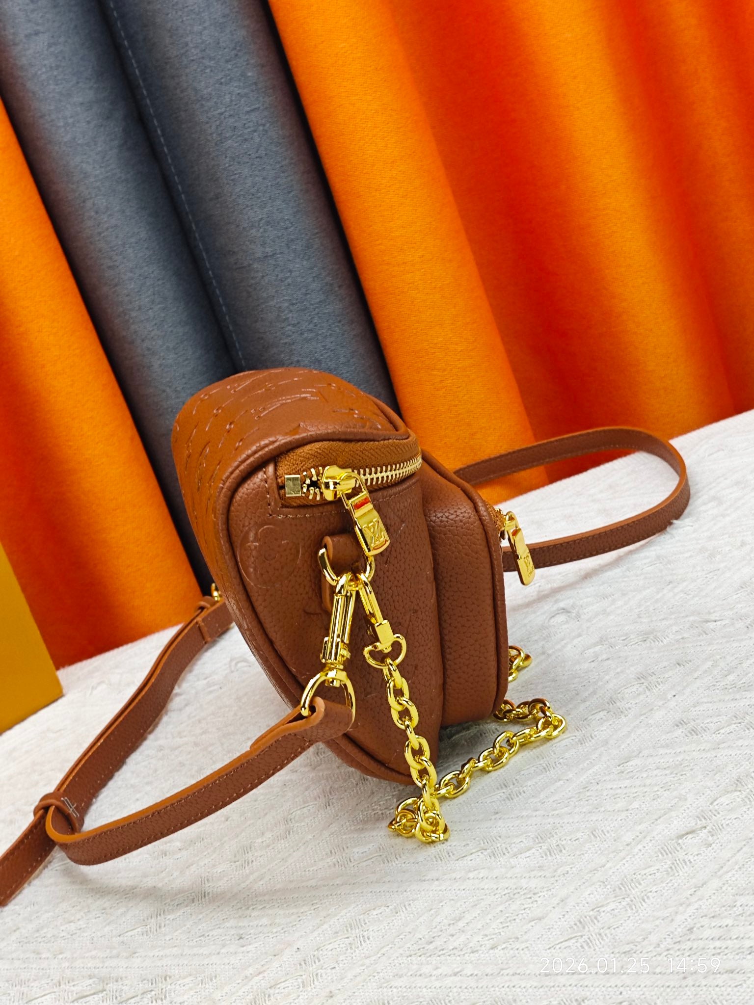 146PE75B Popular leather bag