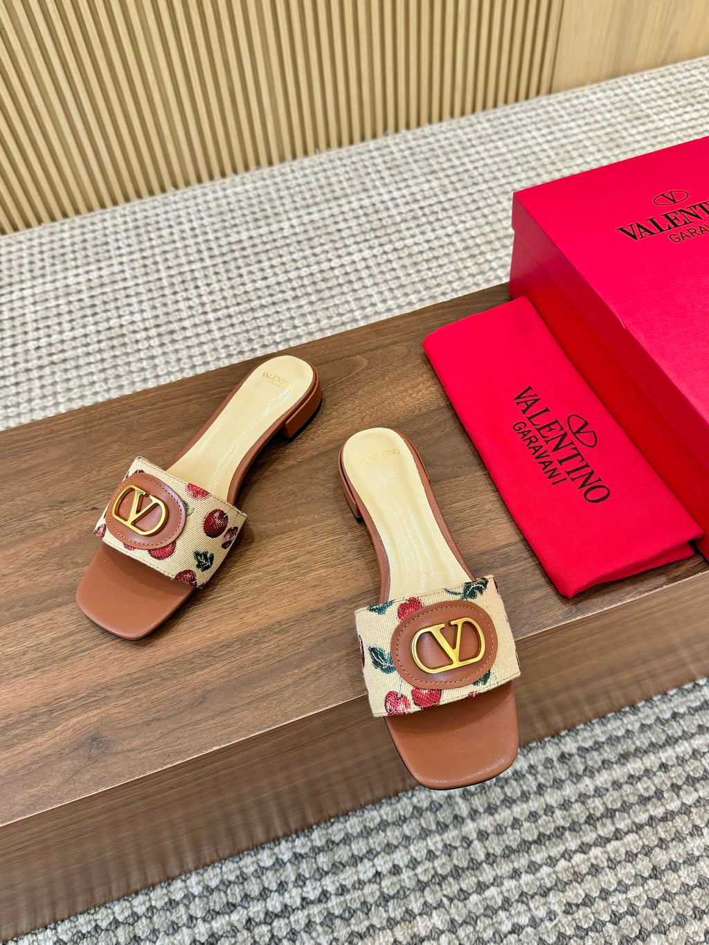 255QVL32Z Popular leather shoes