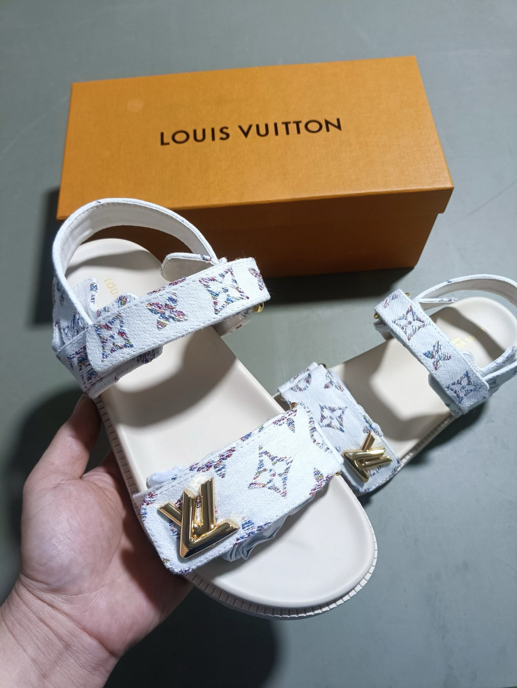 5LE211Z Popular sandals