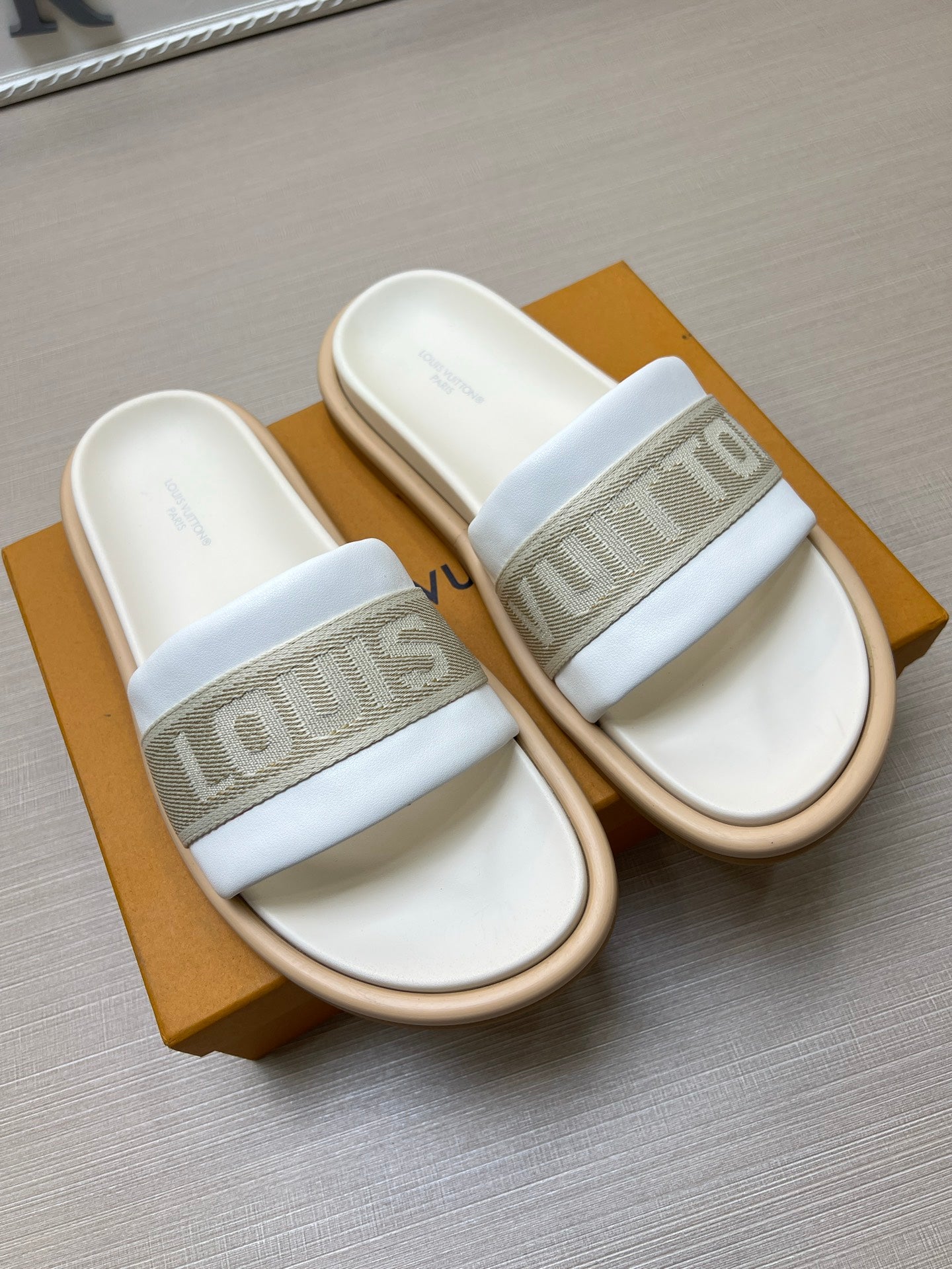 535ZE298Z Popular Slippers