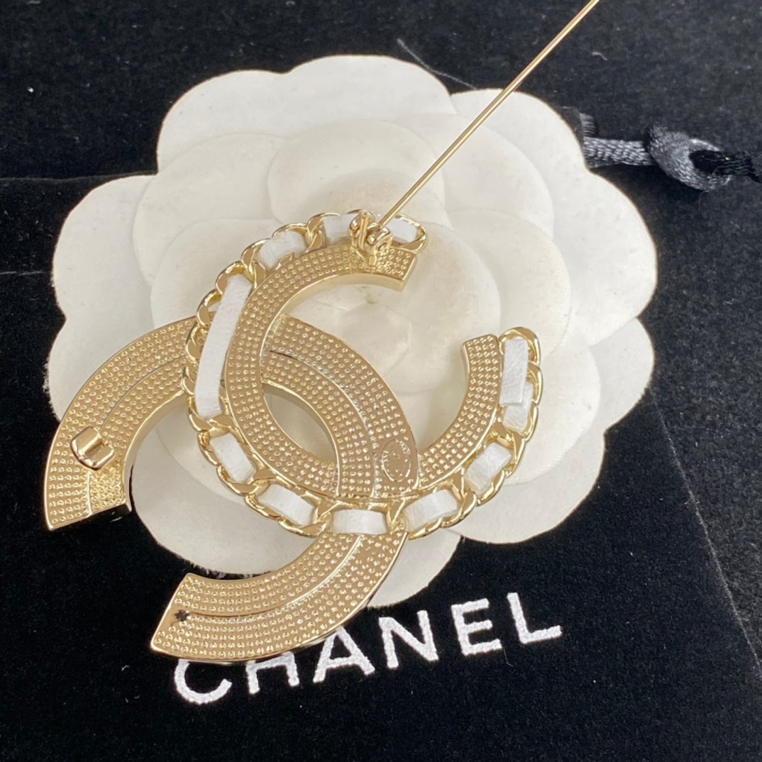 136NC66X Popula  Brooch