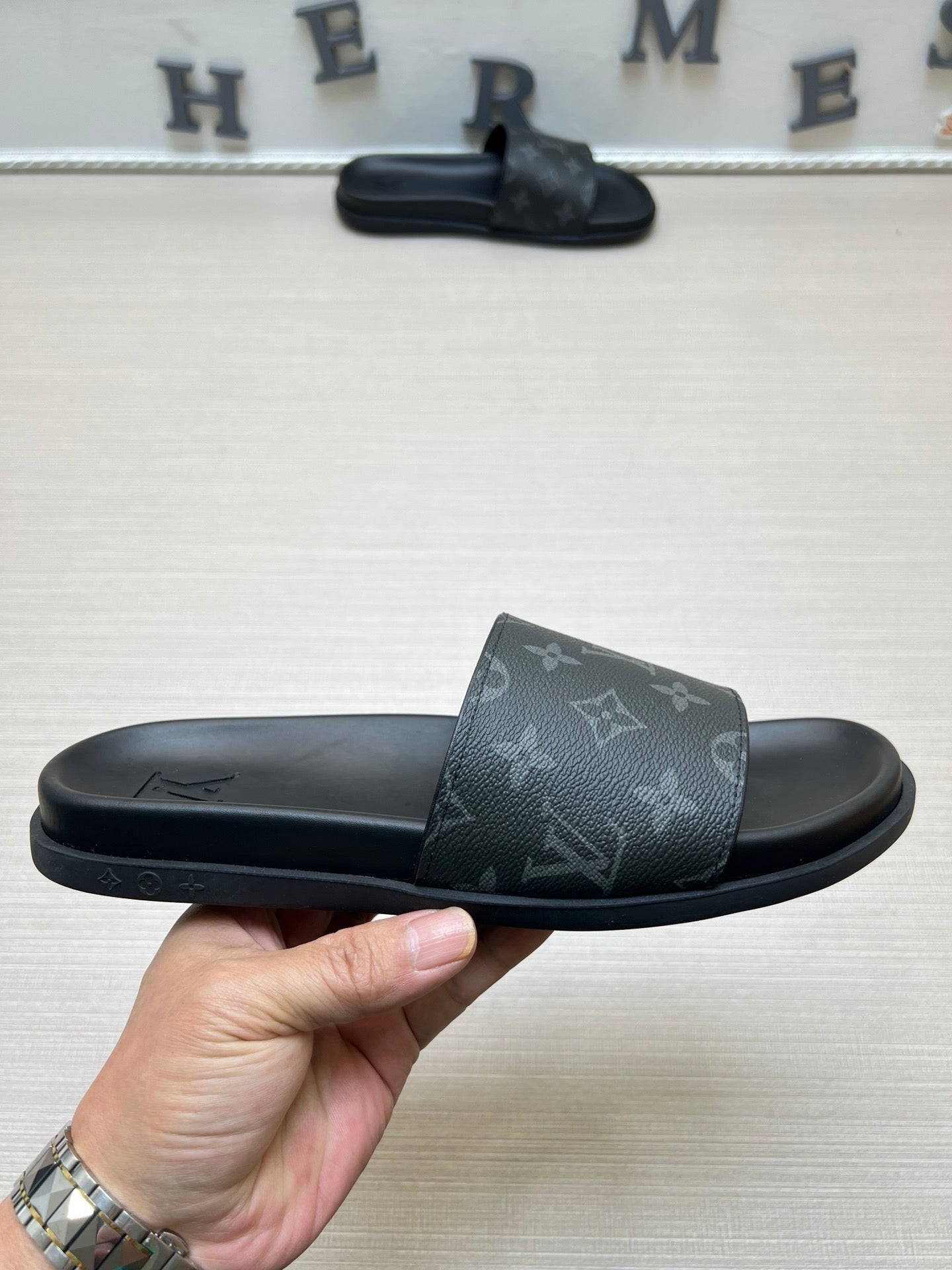 54E56Z Popular slippers