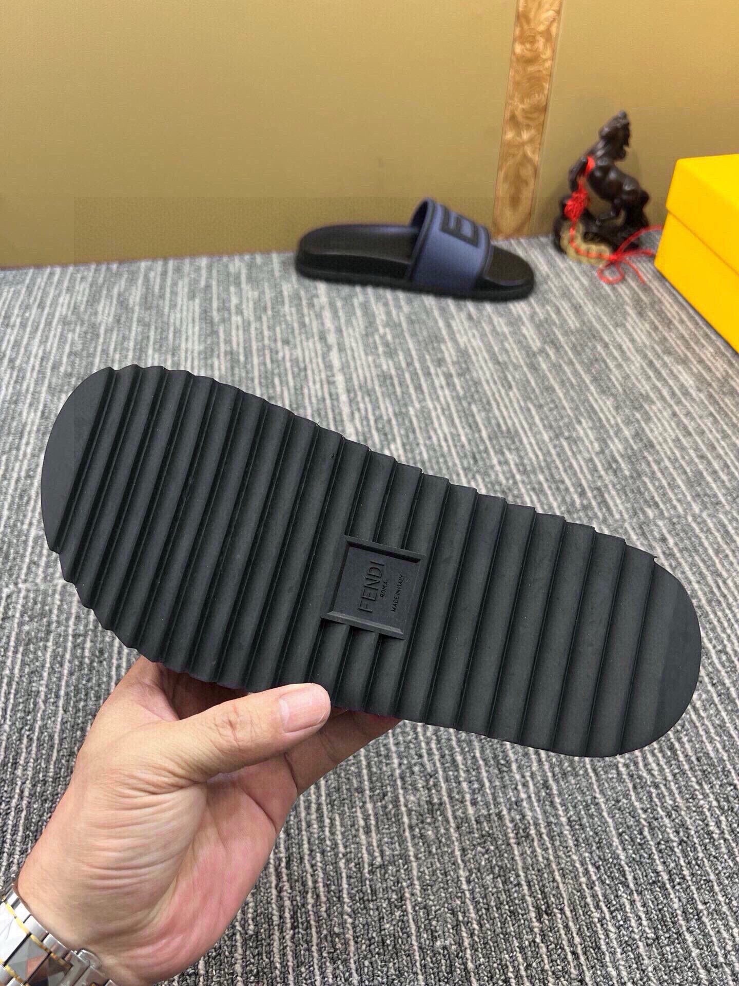 535ZF286Z Popular Slippers