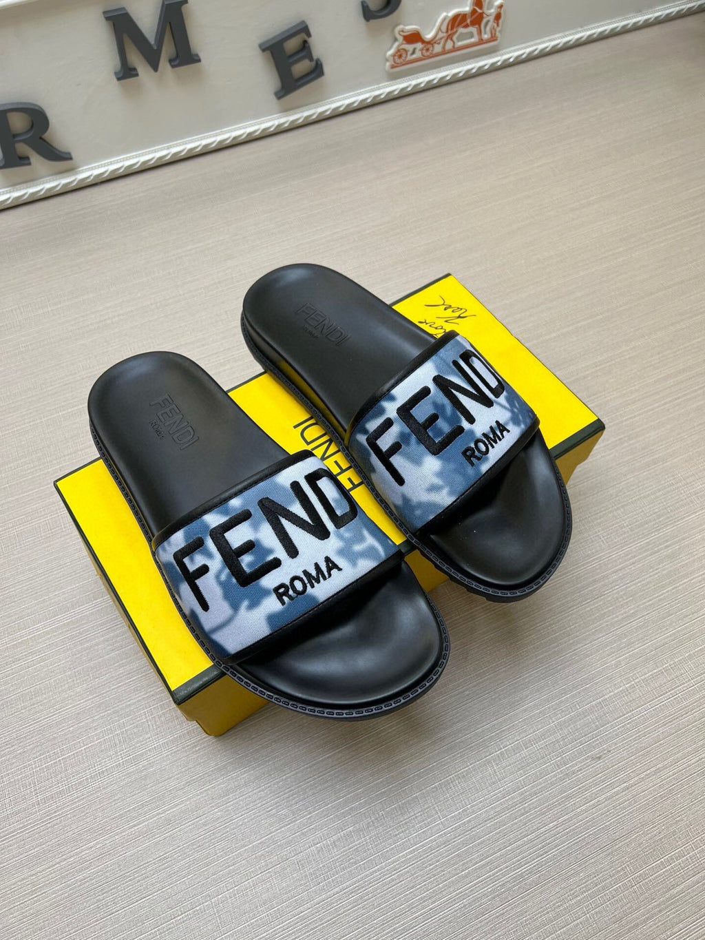 54F24Z Popular slippers