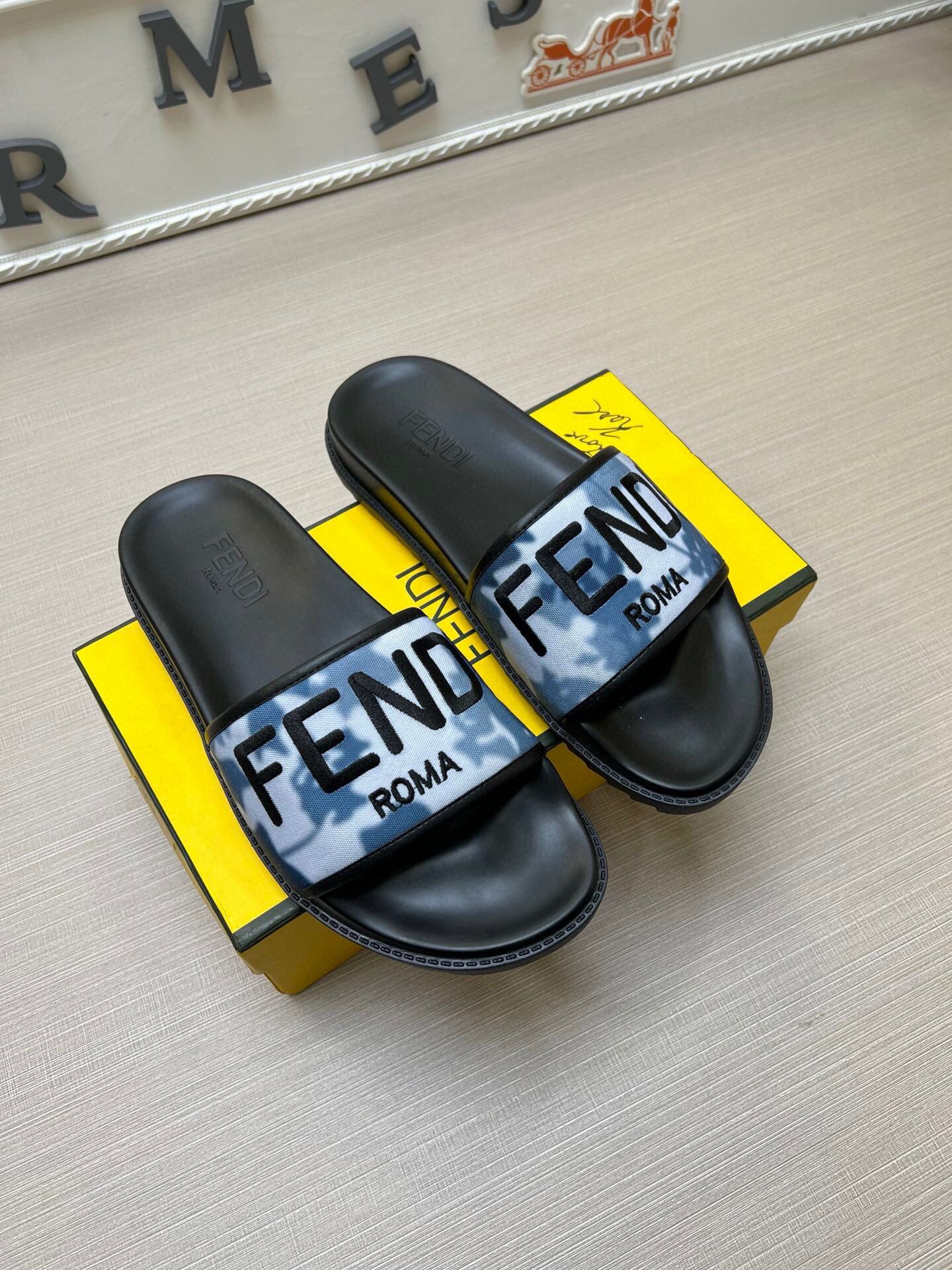 54F24Z Popular slippers